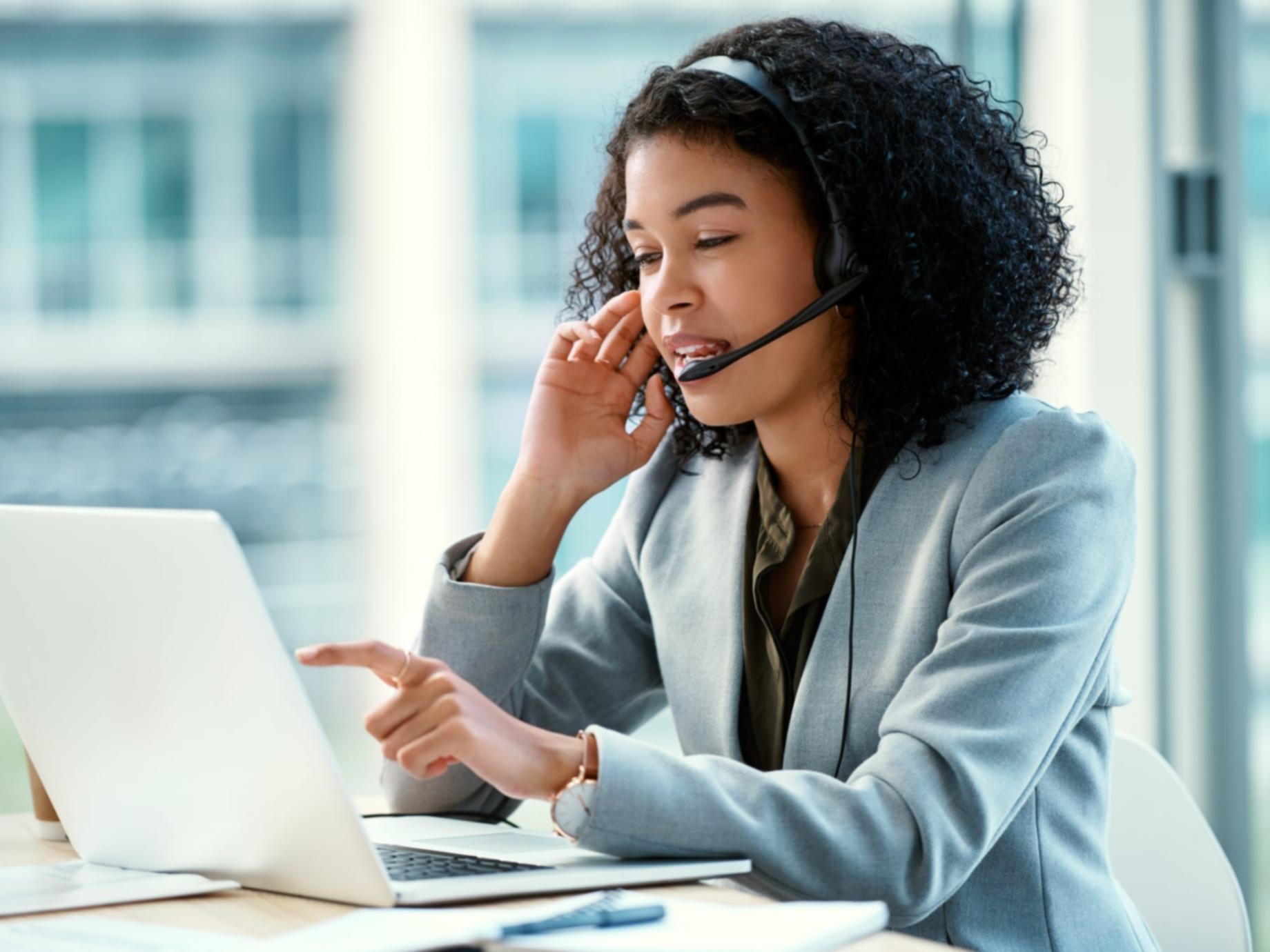 Presenter connecting with audience during financial workshop